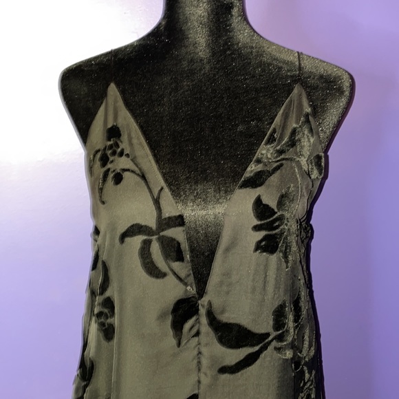 The LDRS velvet floral black slip on dress.  Size xsm-med - Picture 5 of 12